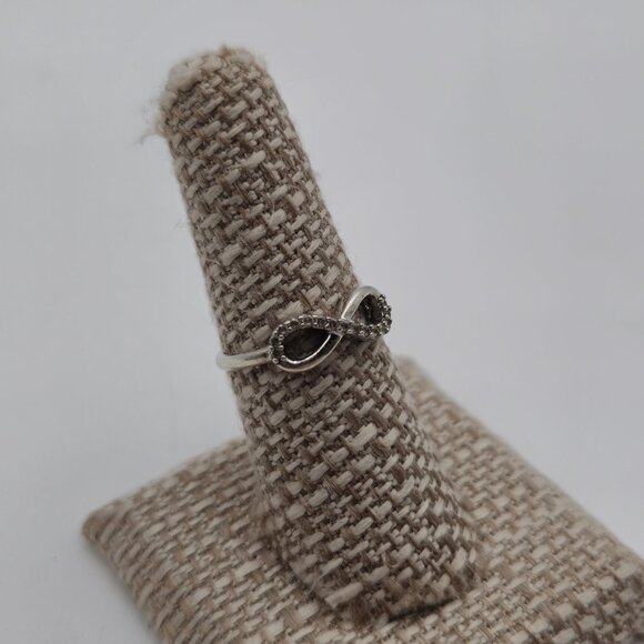 Size 7 Sterling Silver Bright Cubic Zirconia Infinity Ring A3488 - Picture 2 of 8